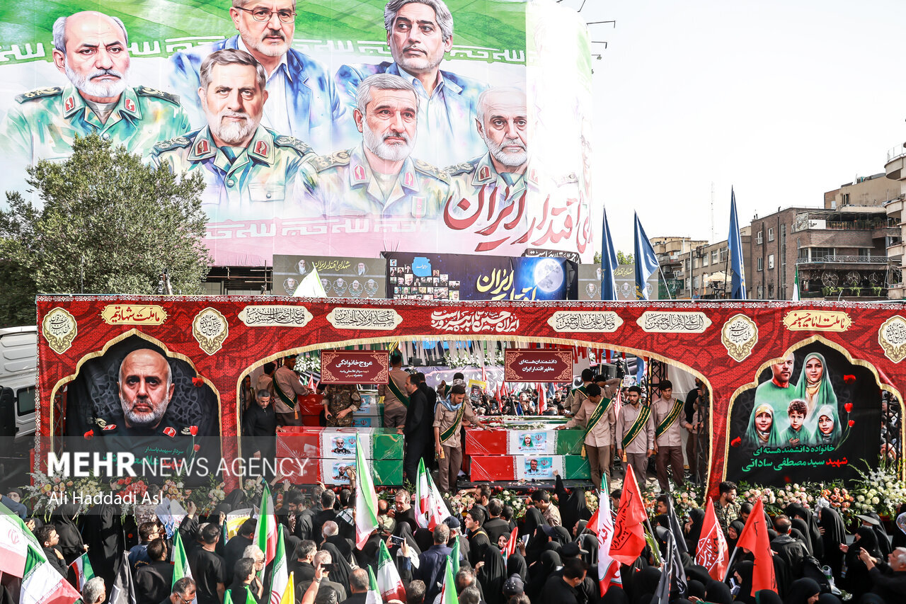 تشییع پیکر ۶۰ شهید اقتدار در تهران