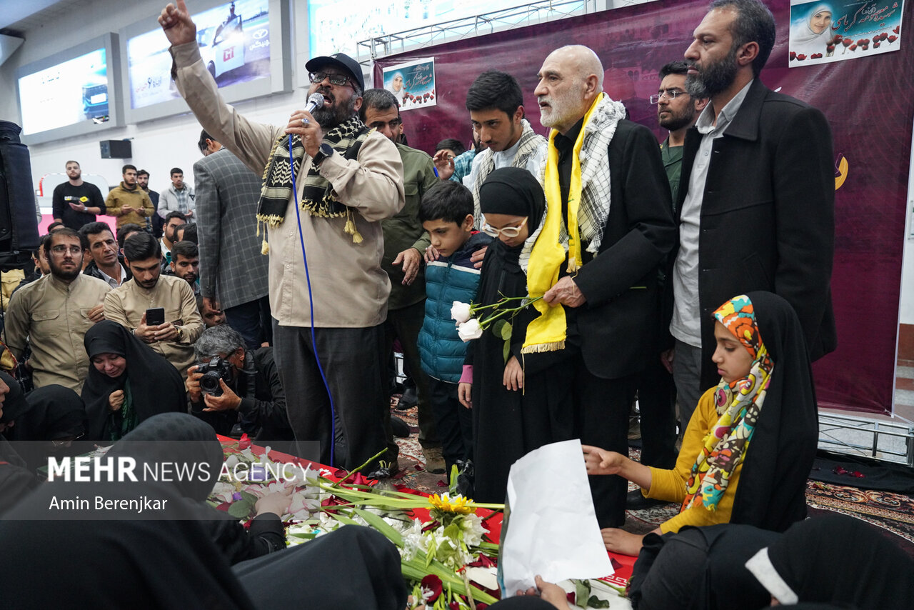 استقبال از ورود پیکر شهیده معصومه کرباسی در فرودگاه شیراز