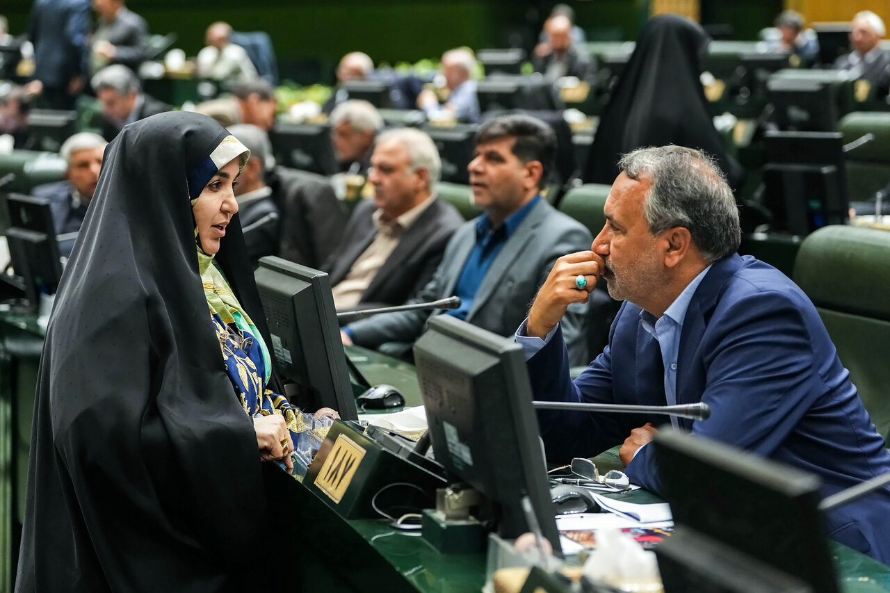 حضور امیر موسوی و عراقچی در جلسه غیرعلنی مجلس