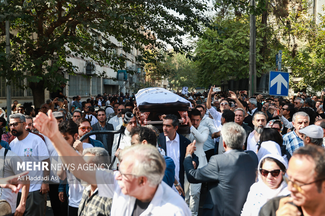 تصاویر مراسم تشییع پیکر ناصر تقوایی