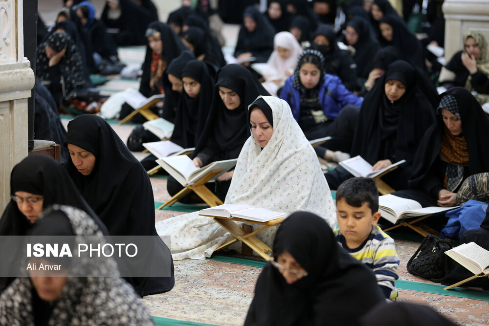 جزء خوانی قرآن کریم در مصلای اردبیل