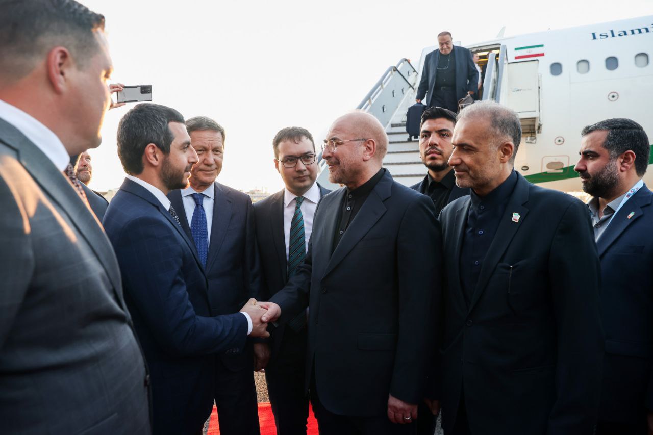  استقبال نایب‌رئیس مجلس دومای روسیه از محمدباقر قالیباف، در فرودگاه سن‌پترزبورگ