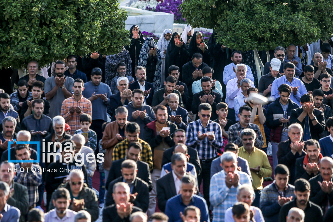 نماز عید فطر در حرم شاهچراغ