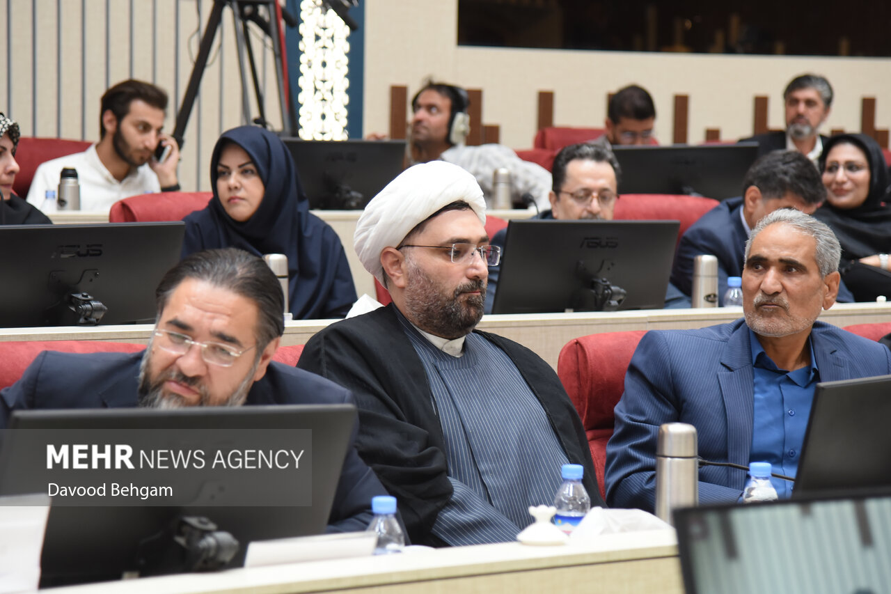 نشست فعالان سیاسی خراسان رضوی با معاون اول رئیس‌جمهور