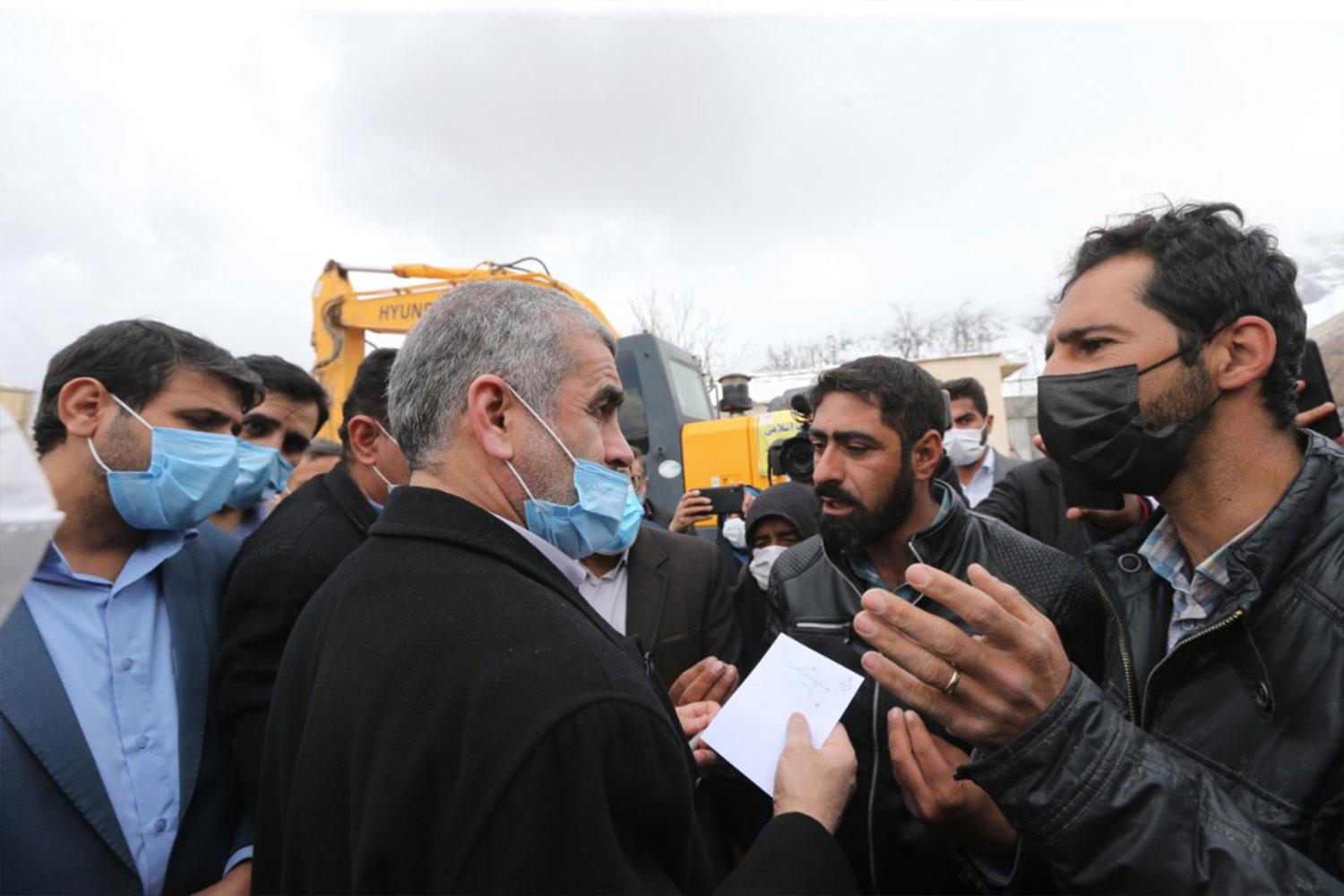 نمایندگان درمیان مردم زلزله زده ⁧‫سی سخت