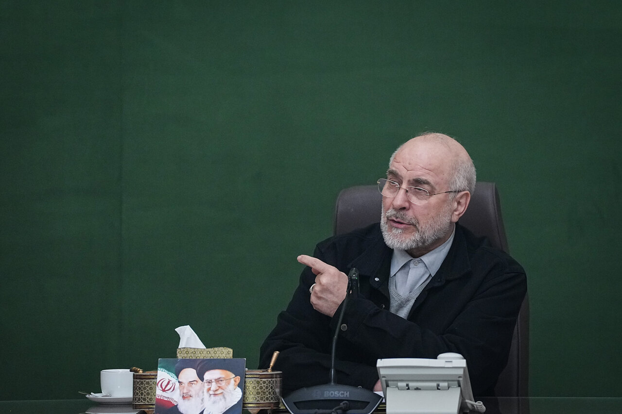 دیدار اعضای شورای هماهنگی یوم الله دهه فجر با قالیباف