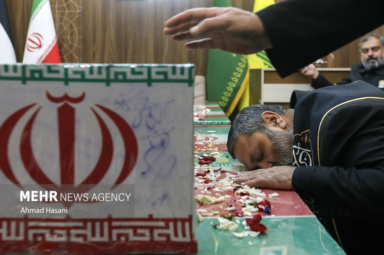 مراسم وداع با پیکرهای مطهر ۱۲ شهید گمنام