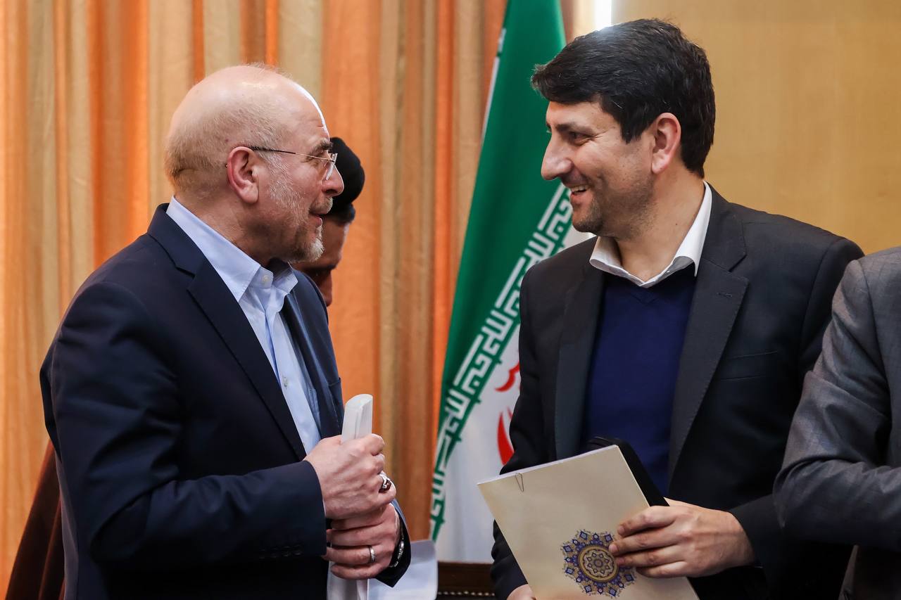 حضور قالیباف در جلسه کمیسیون صنایع و معادن با حضور وزرای صمت و ارتباطات