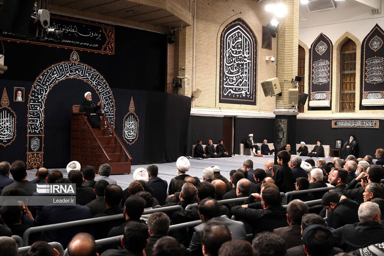 آخرین شب مراسم عزاداری اباعبدالله با حضور رهبر انقلاب