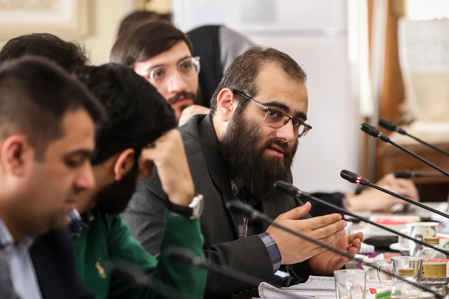 دیدار جمعی از جوانان با قالیباف به مناسبت روز جوان