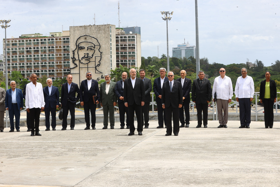 بدرقه قالیباف توسط رئیس و نایب‌رئیس مجلس کوبا