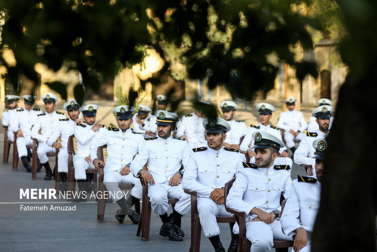 سالروز اهدای پرچم و نشان توسط فرماندهی معظم کل قوا به ارتش