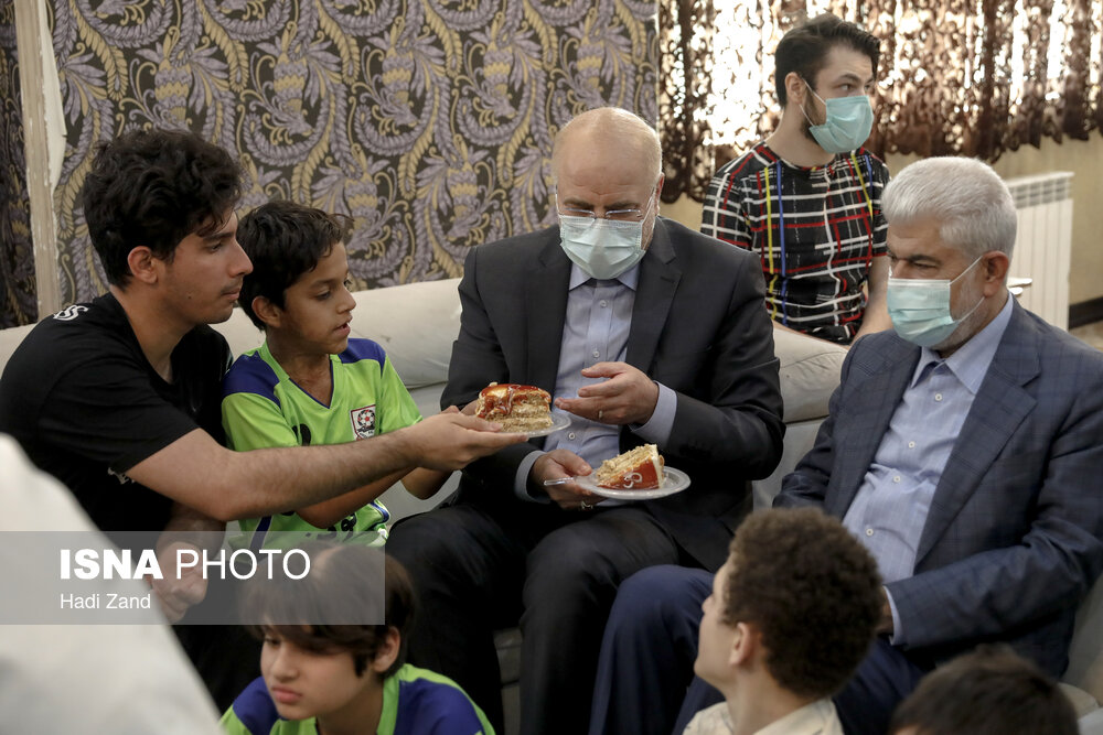 بازدید قالیباف از خیریه بهشت امام رضا (ع)