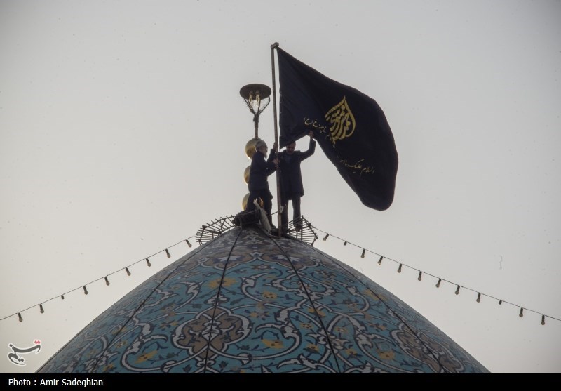 آیین سیاه پوشان و تعویض پرچم حرم مطهر حضرت شاهچراغ (ع)