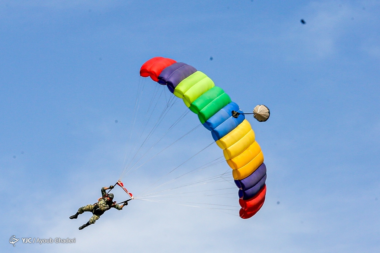 مراسم رژه روز ارتش با حضور رئیسی