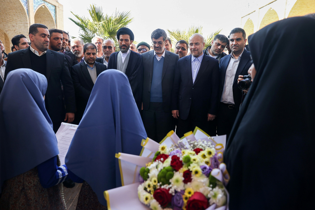  افتتاح دو مجموعه آموزشی در میبد و اردکان با حضور قالیباف 