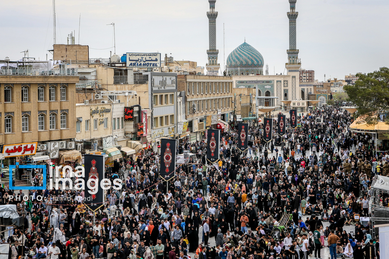 تحویل سال ۱۴۰۴ در حرم حضرت معصومه (س)