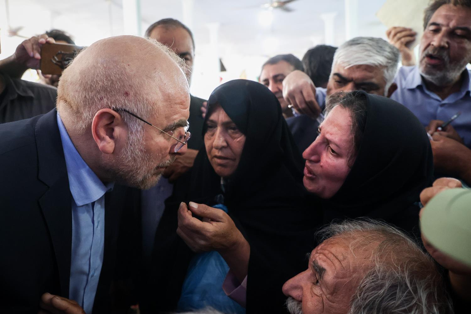 حضور قالیباف در یادواره شهدای شهرستان اسفراین