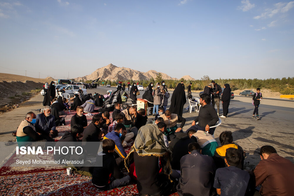 پیاده روی زائران امام رضا