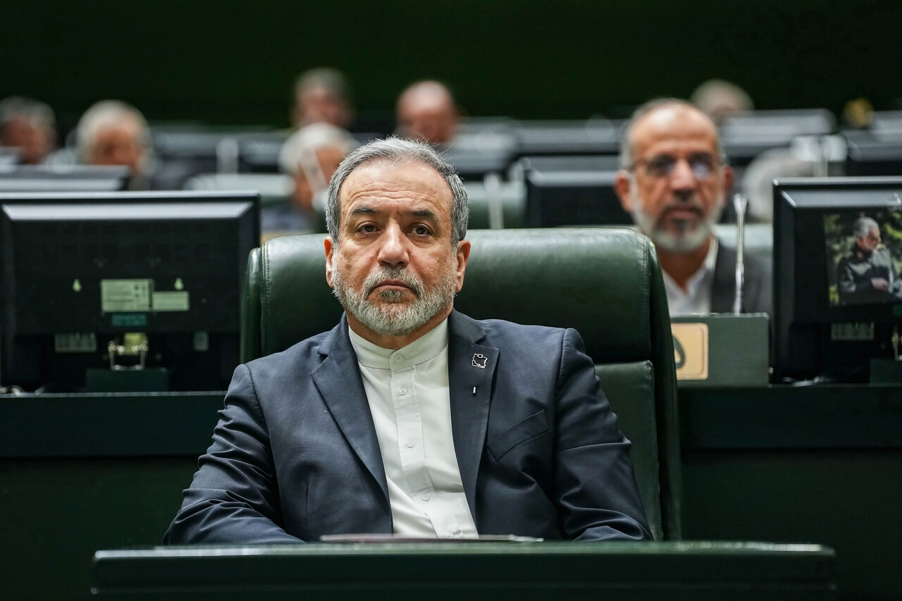 حضور امیر موسوی و عراقچی در جلسه غیرعلنی مجلس