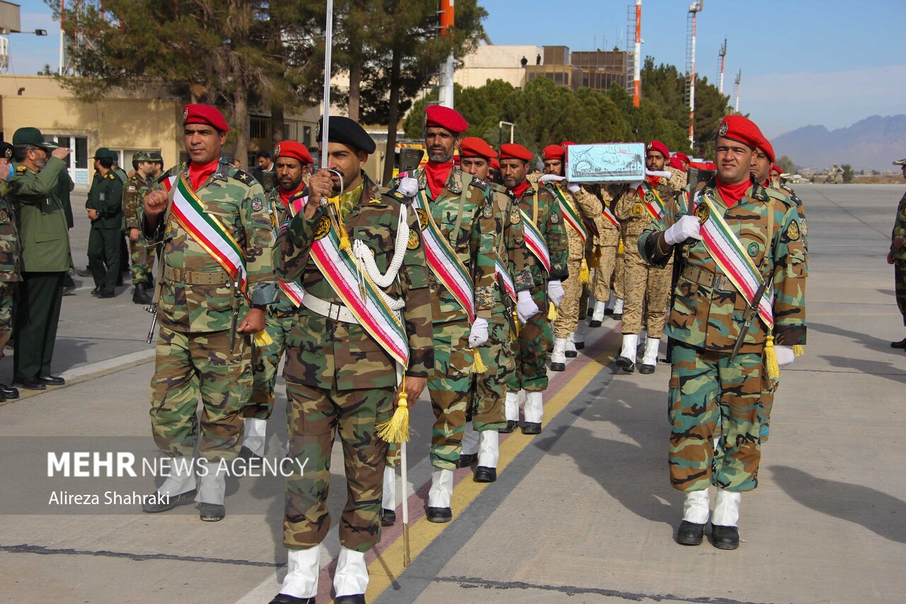 استقبال از پیکر ۵ «شهید گمنام» در فرودگاه زاهدان