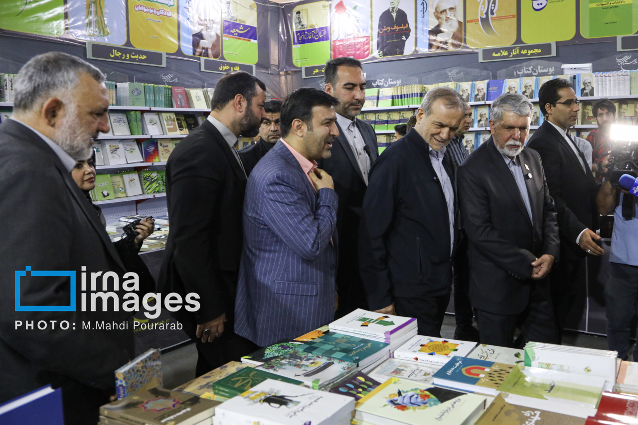 بازدید رئیس جمهور از نمایشگاه کتاب