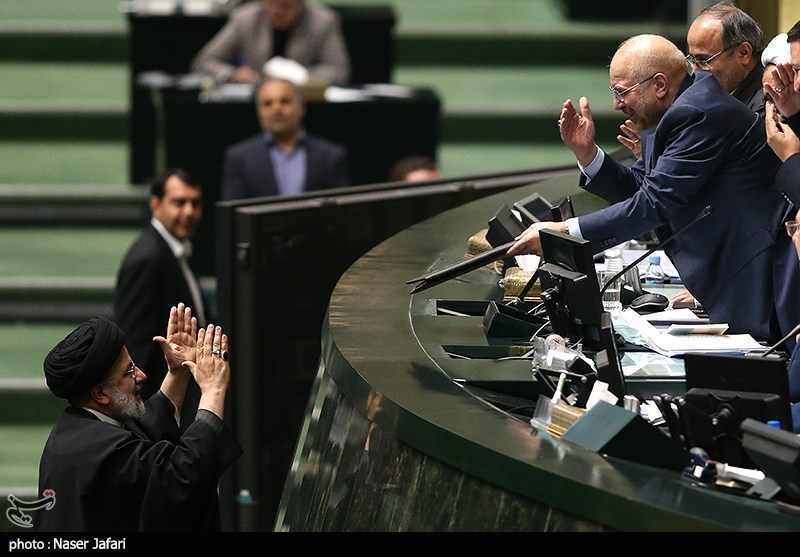 لحظه تقدیم لایحه بودجه ۱۴۰۲ توسط رئیسی