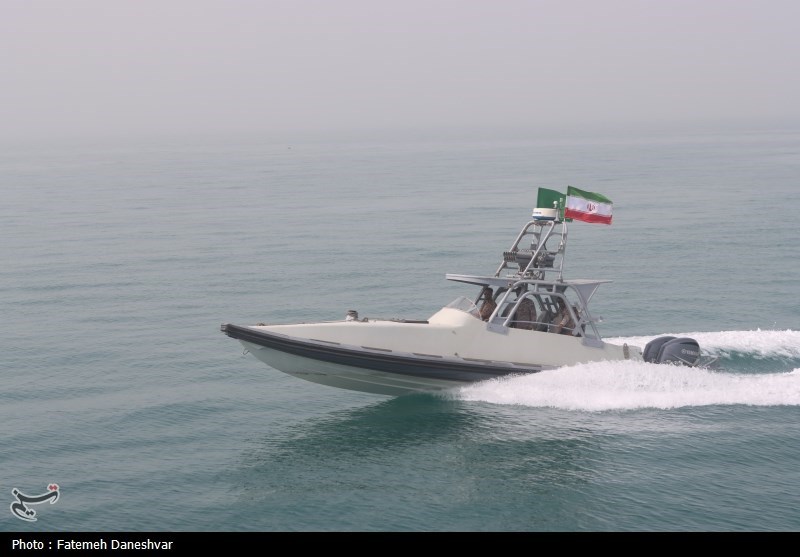 رژه اقتدار بیخ گوش نظامیان آمریکایی در خلیج فارس