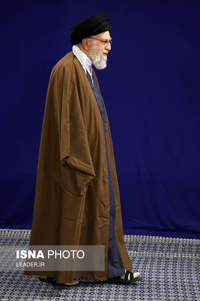 دیدار دست‌اندرکاران کنگره بین‌المللی علامه نائینی با رهبر انقلاب