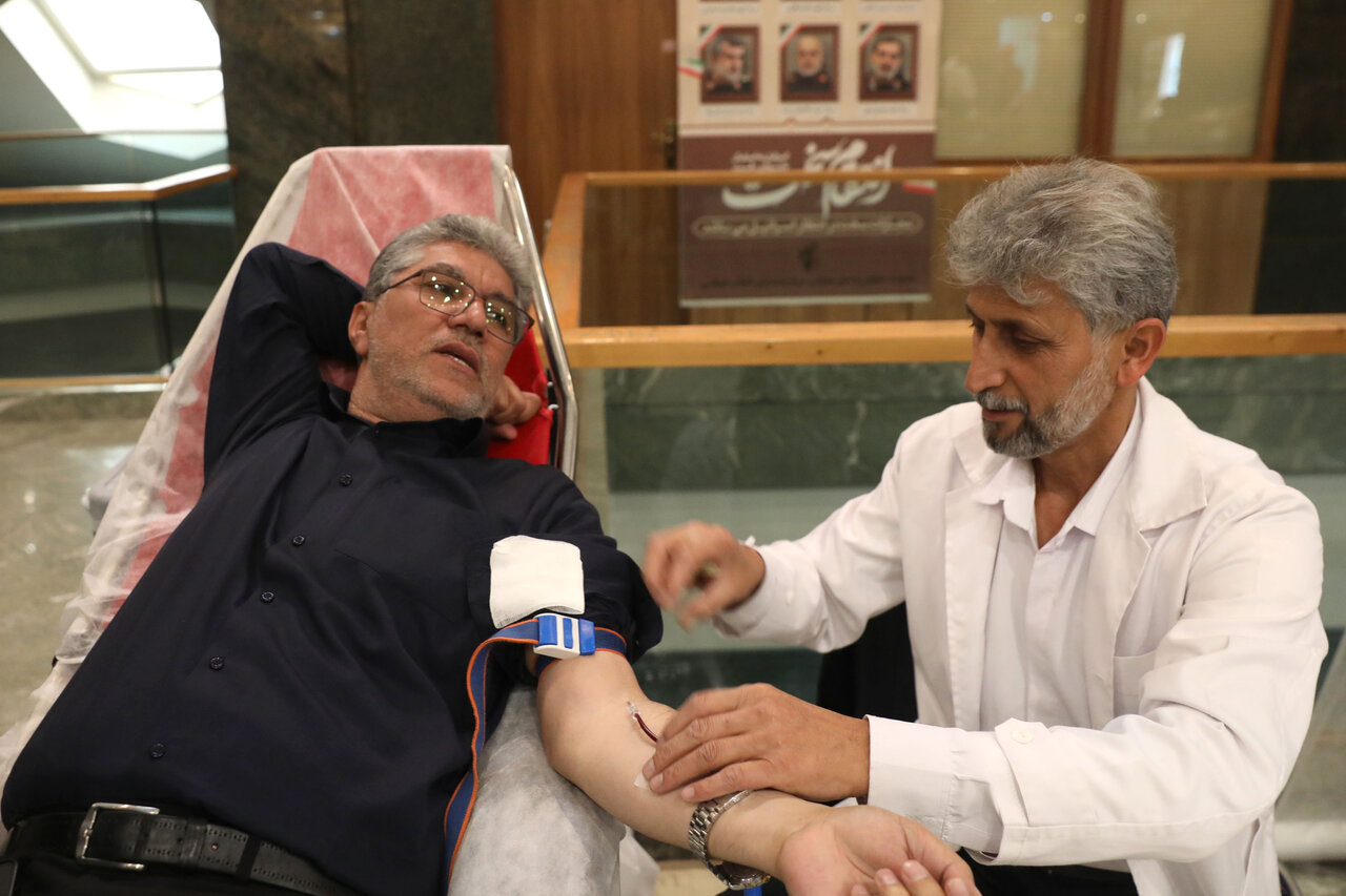 اهدای خون نمایندگان مجلس به مناسبت روز مجلس