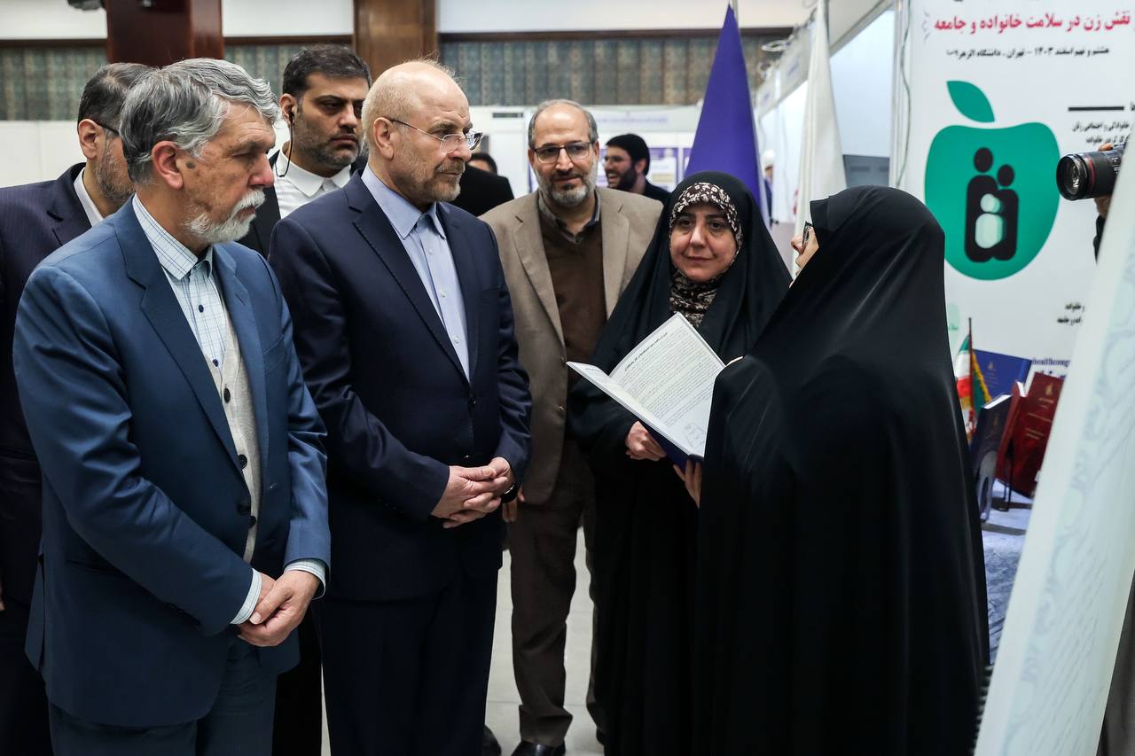 بازدید قالیباف از نمایشگاه‌ دستاوردهای علمی و پژوهشی در حوزه خانواده