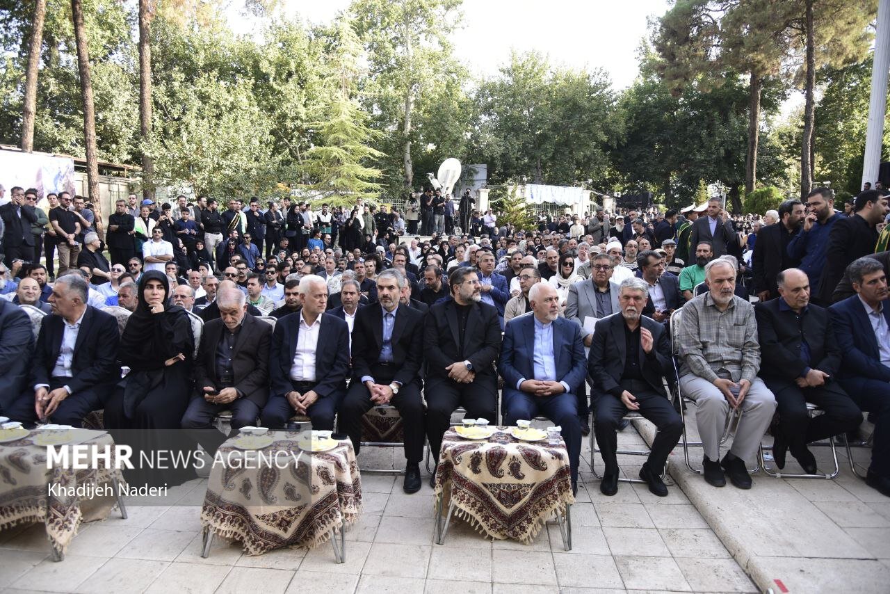 مراسم تشییع پیکر استاد «محمود فرشچیان» در اصفهان