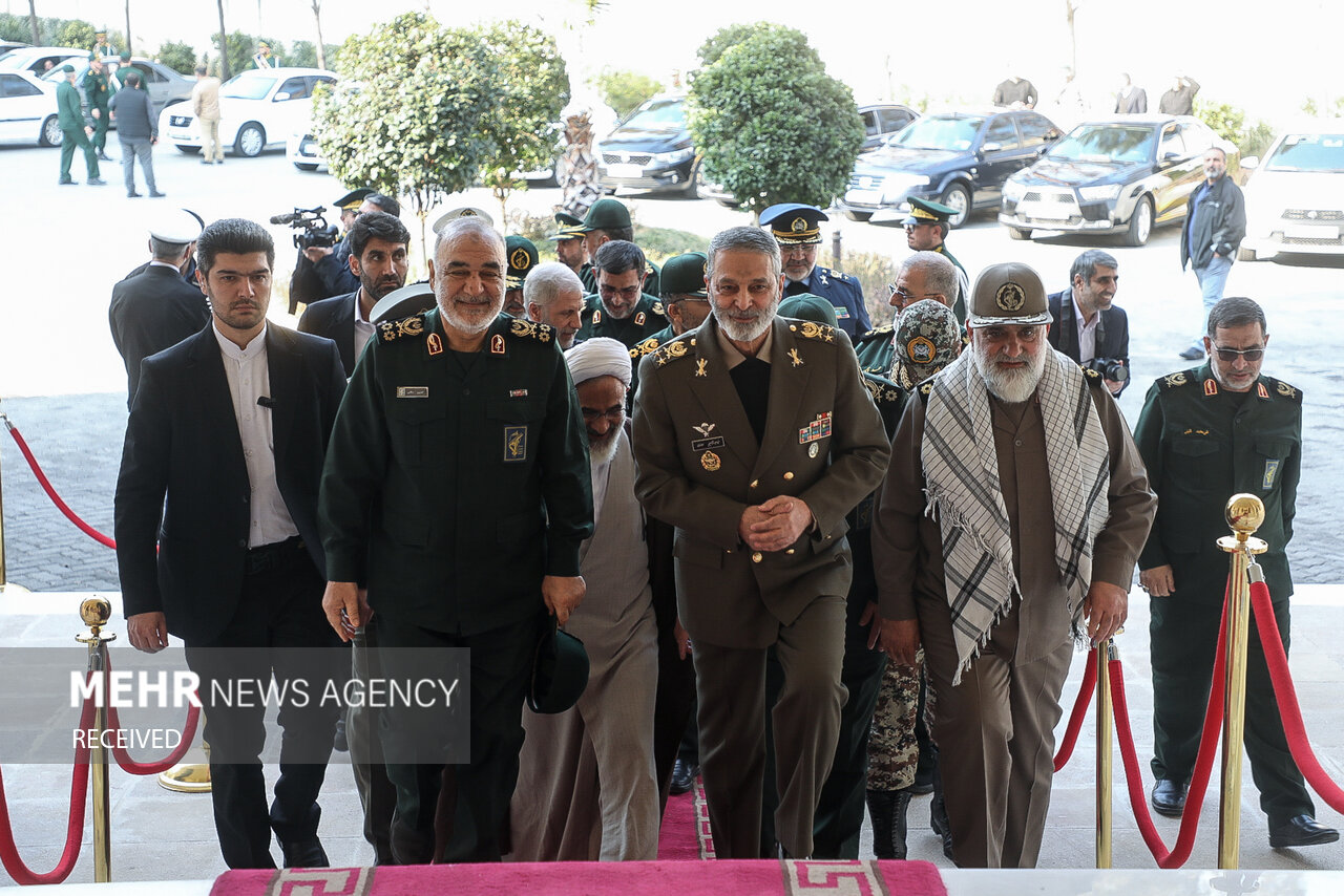 دیدار صمیمانه فرماندهان ارتش با سپاه