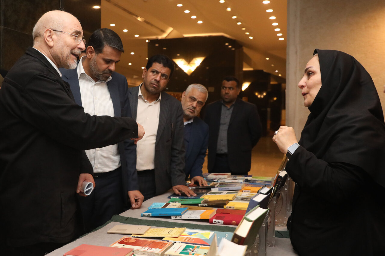  بازدید رئیس مجلس از نمایشگاه آثار مکتوب نمایندگان ادوار