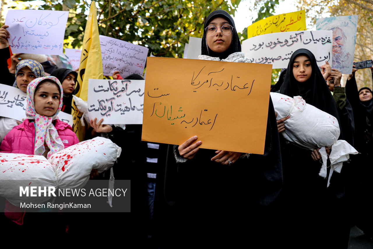 تجمع اعتراضی مقابل دفتر سازمان ملل