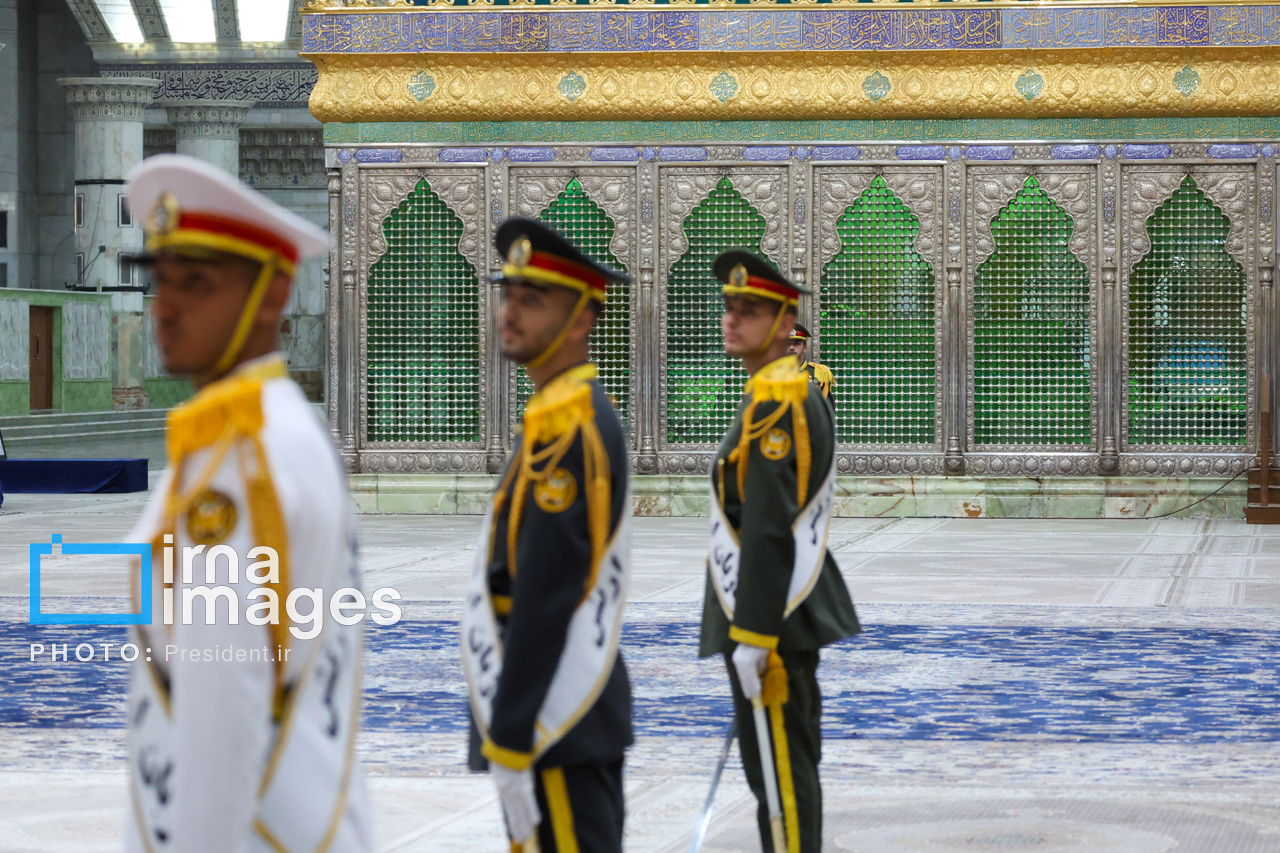 حضور پزشکیان بر مزار شهدای تهاجم اسرائیل به ایران