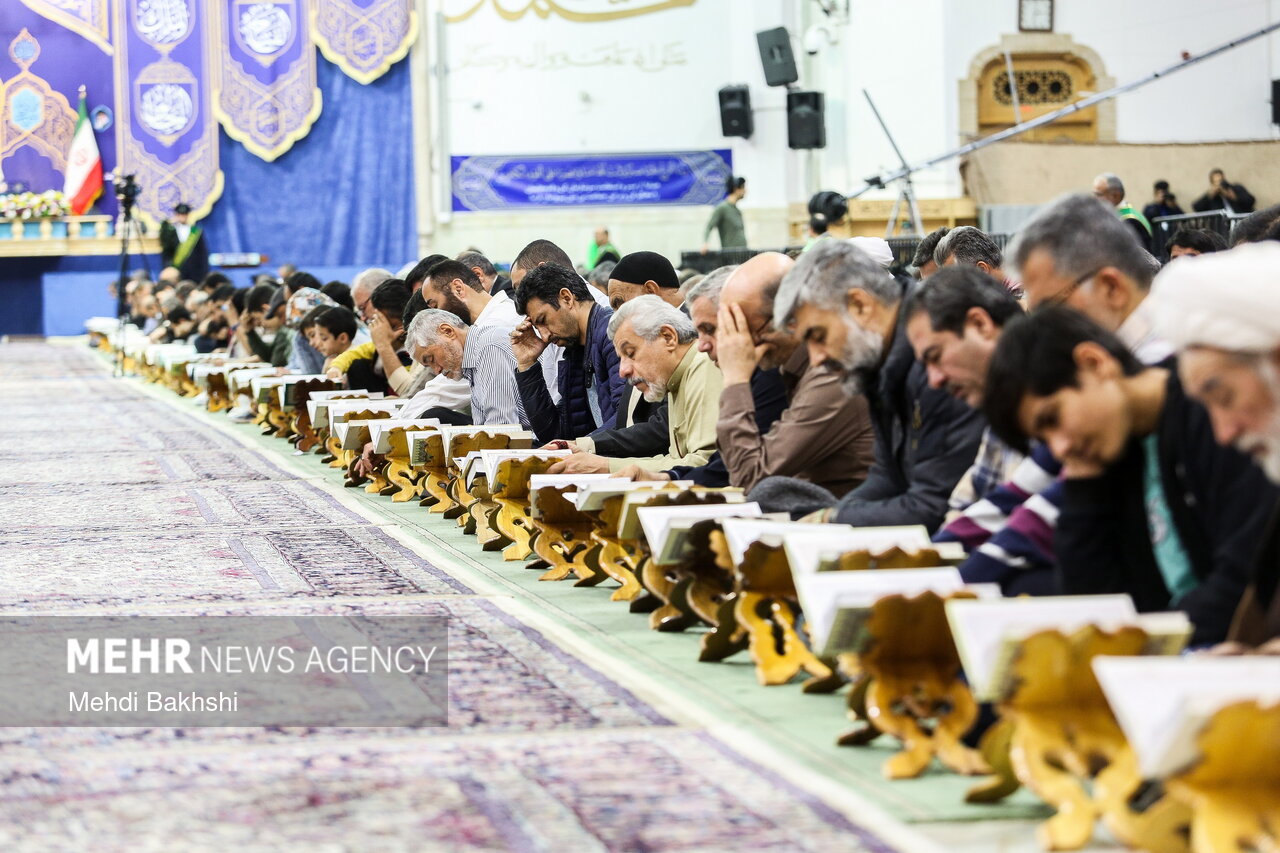 ترتیل‌خوانی قرآن در حرم حضرت معصومه(س)