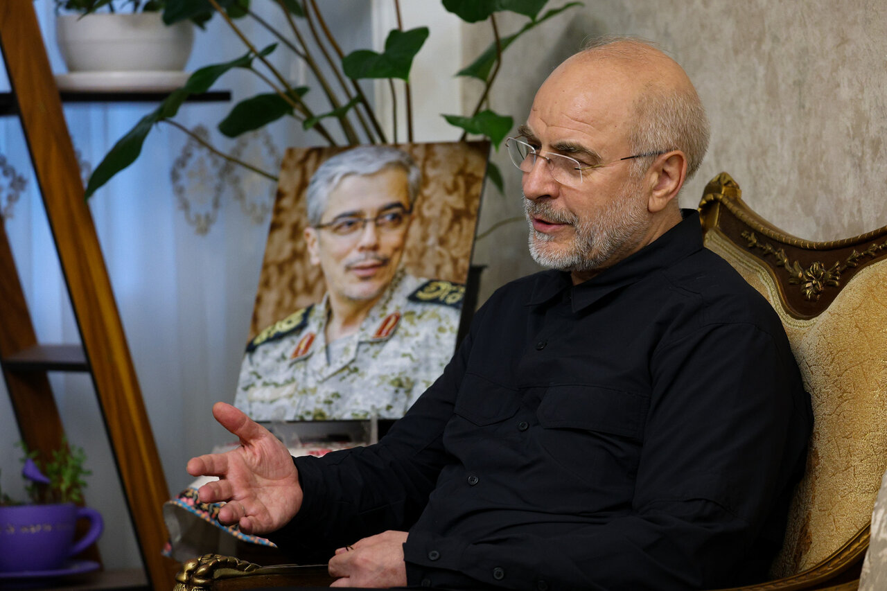 دیدار قالیباف با خانواده شهید باقری