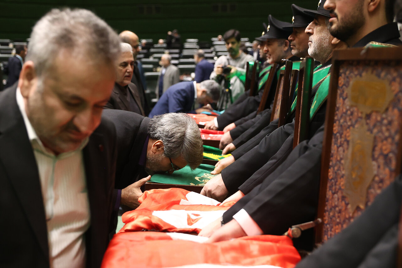 حضور خادمان مسجد جمکران در صحن علنی مجلس