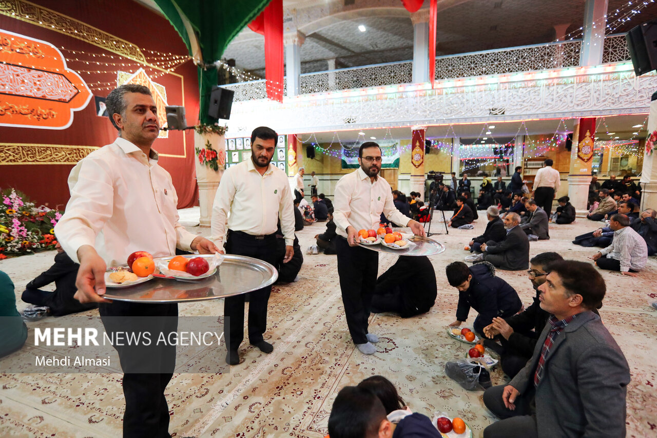 شیرینی خوران اعیاد شعبانیه در زنجان 