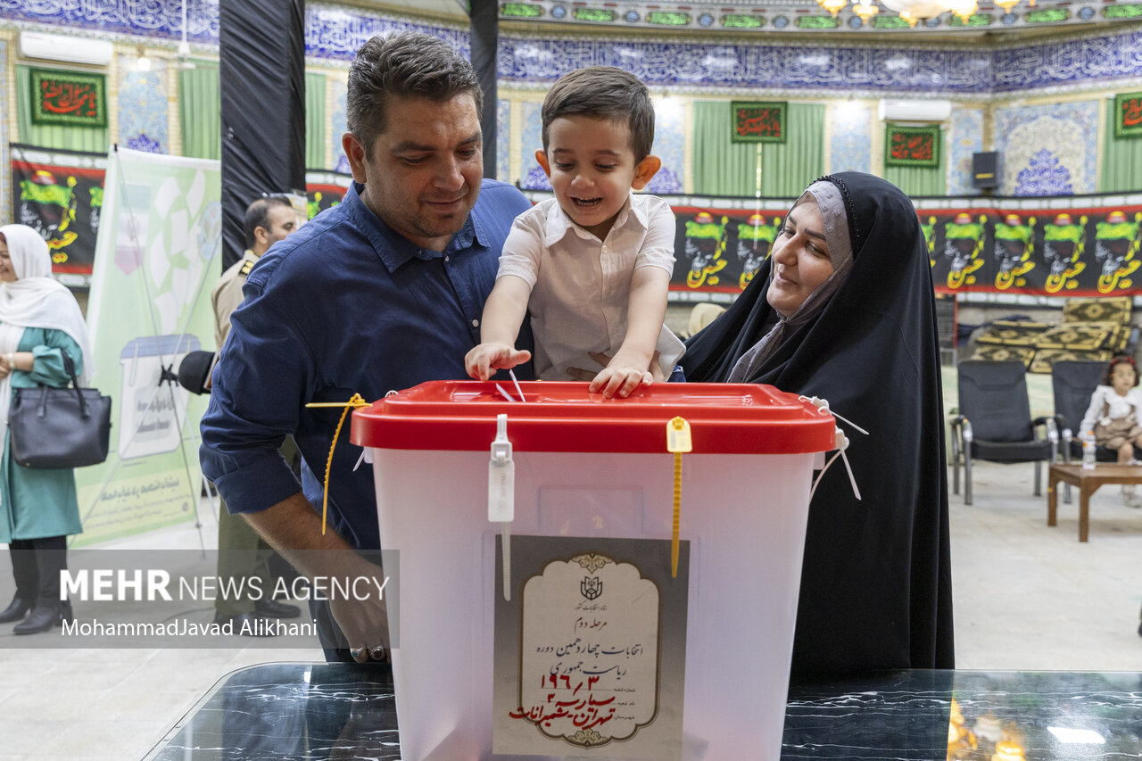 حضور کارکنان ارتش در مرحله دوم چهاردهمین انتخابات ریاست جمهوری
