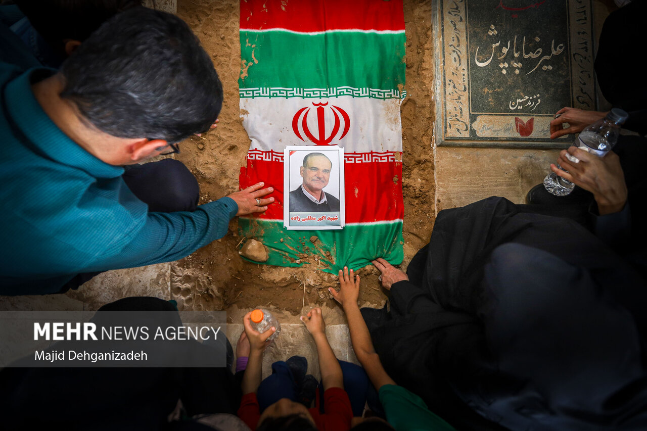 تشییع پیکر دانشمند هسته‌ای شهید اکبر مطلبی‌زاده