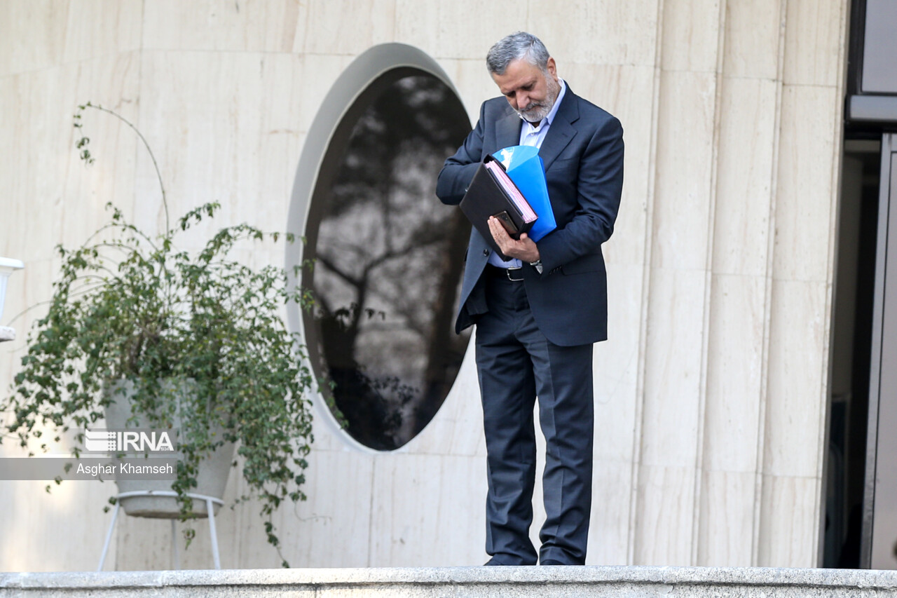 اعضای هیأت دولت در جمع خبرنگاران