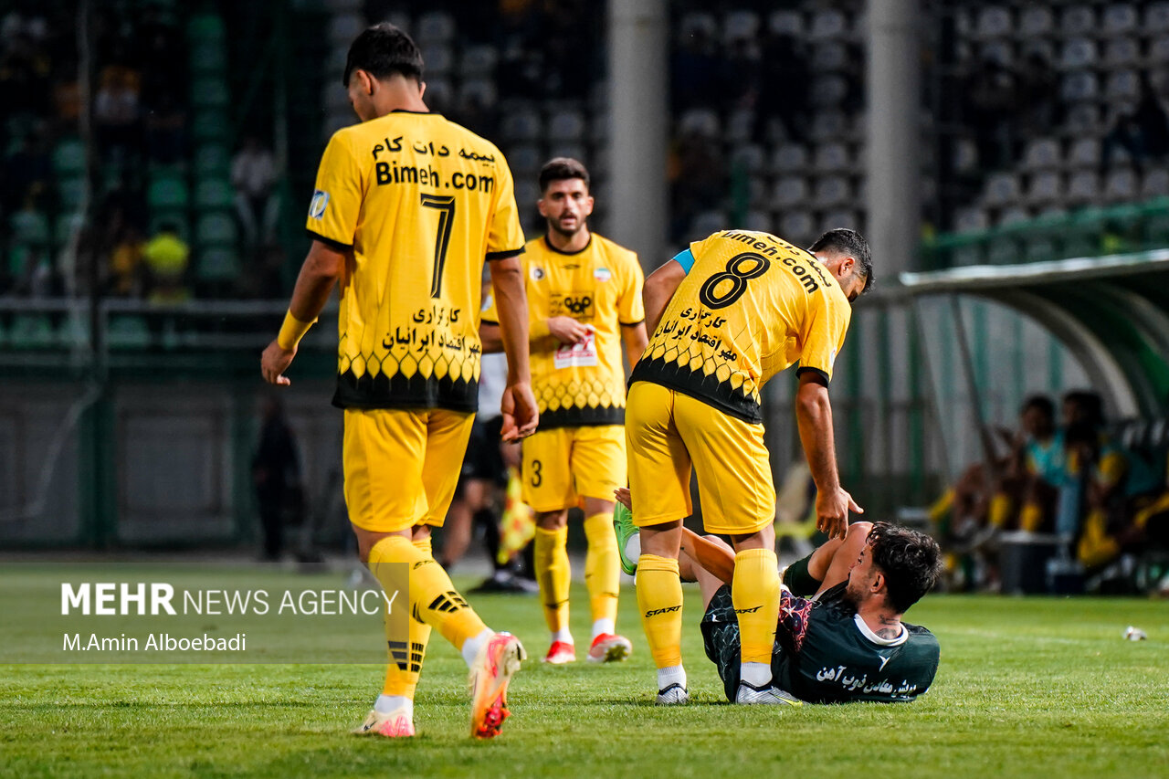 صحنه های دیدنی بازی ذوب‌آهن و سپاهان