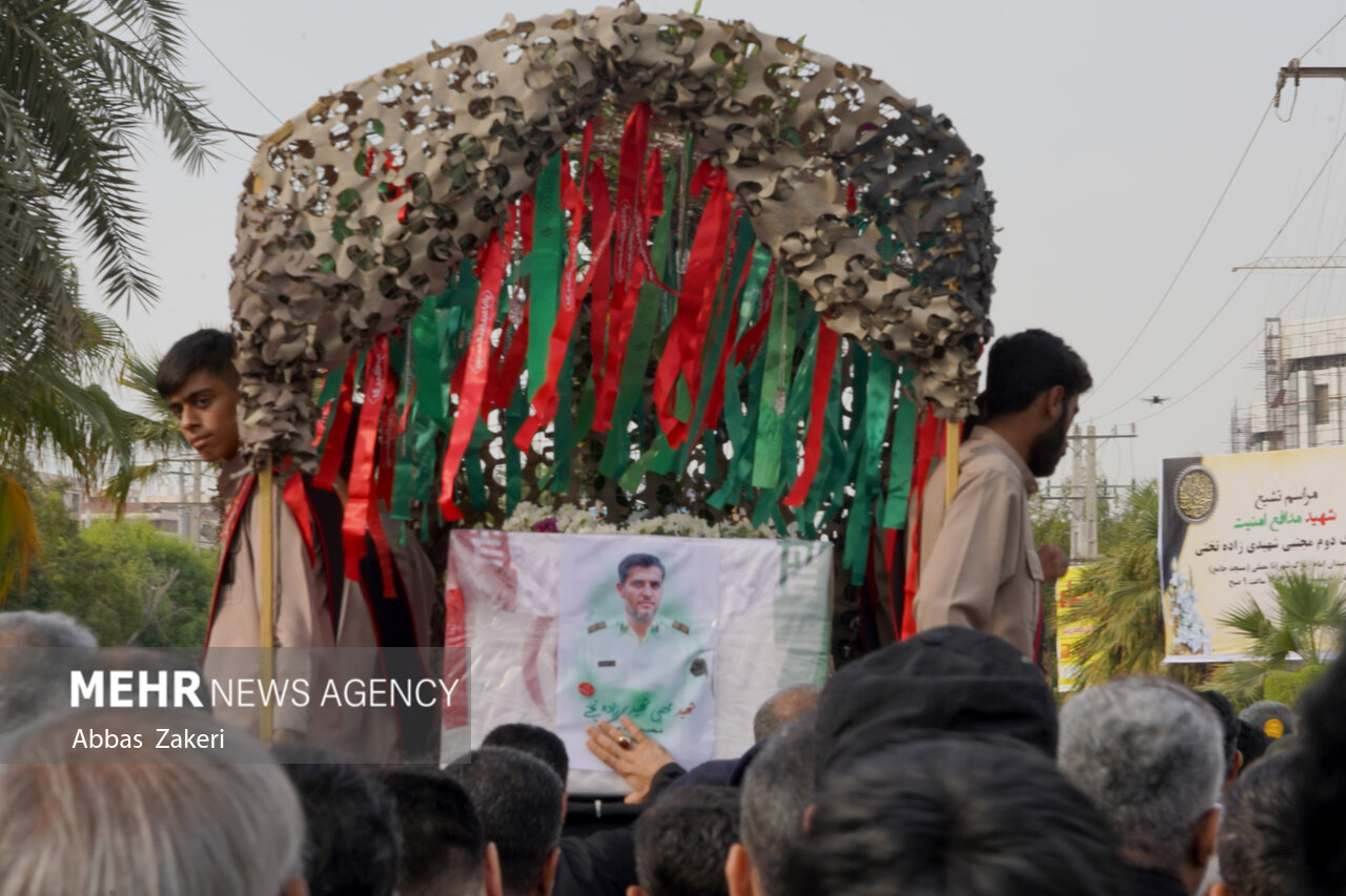  تشییع پیکر مطهر شهید «مجتبی شهیدی زاده» در بندرعباس