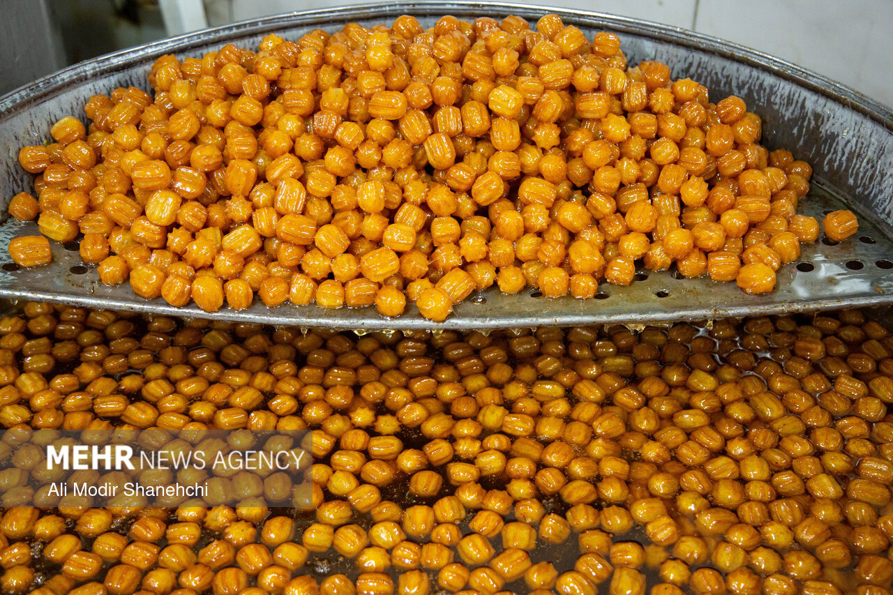 ضیافت زولبیا و بامیه در مشهد