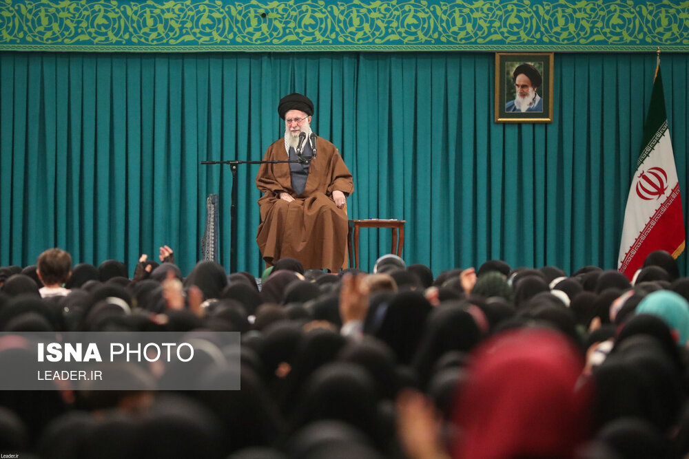  دیدار هزاران نفر از زنان و دختران با رهبر انقلاب