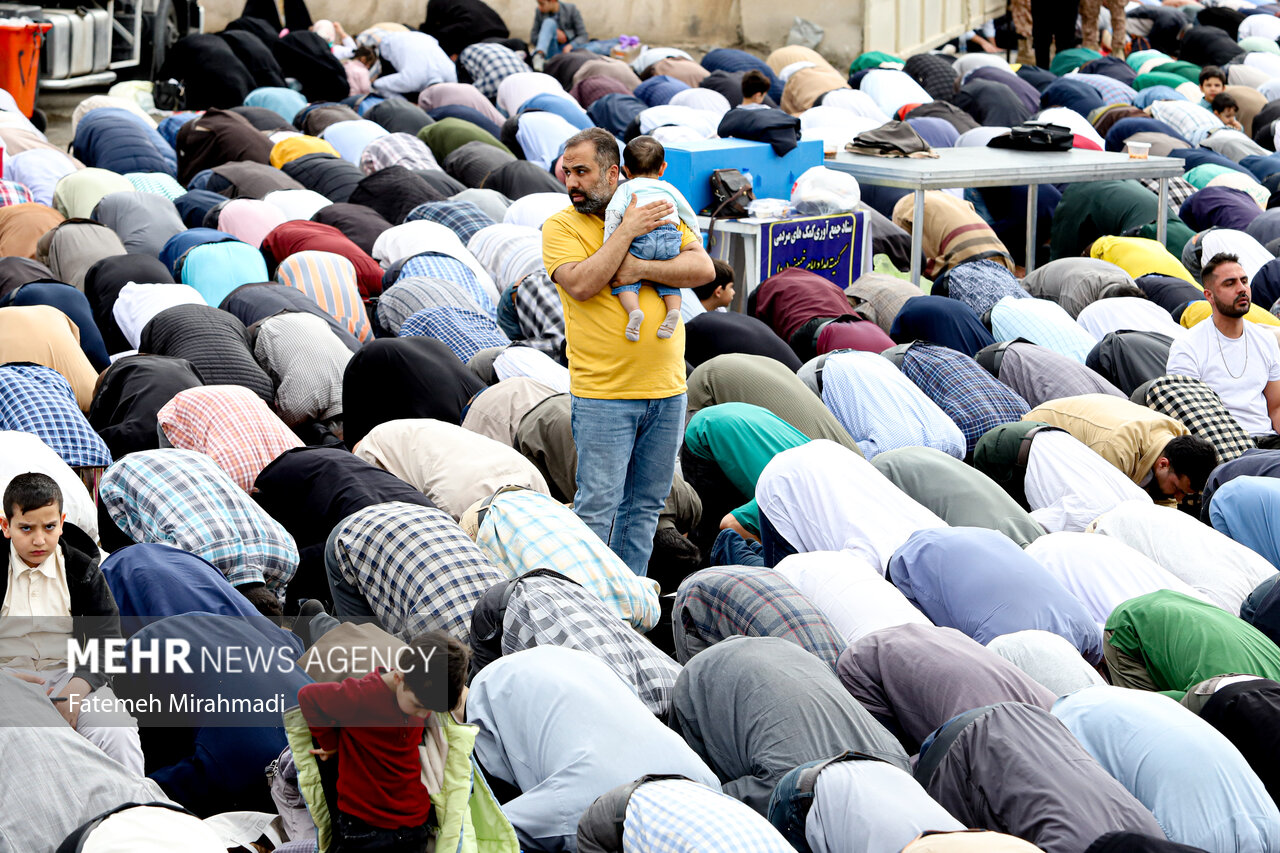 اقامه نماز عید سعید فطر در مصلی امام خمینی (ره)