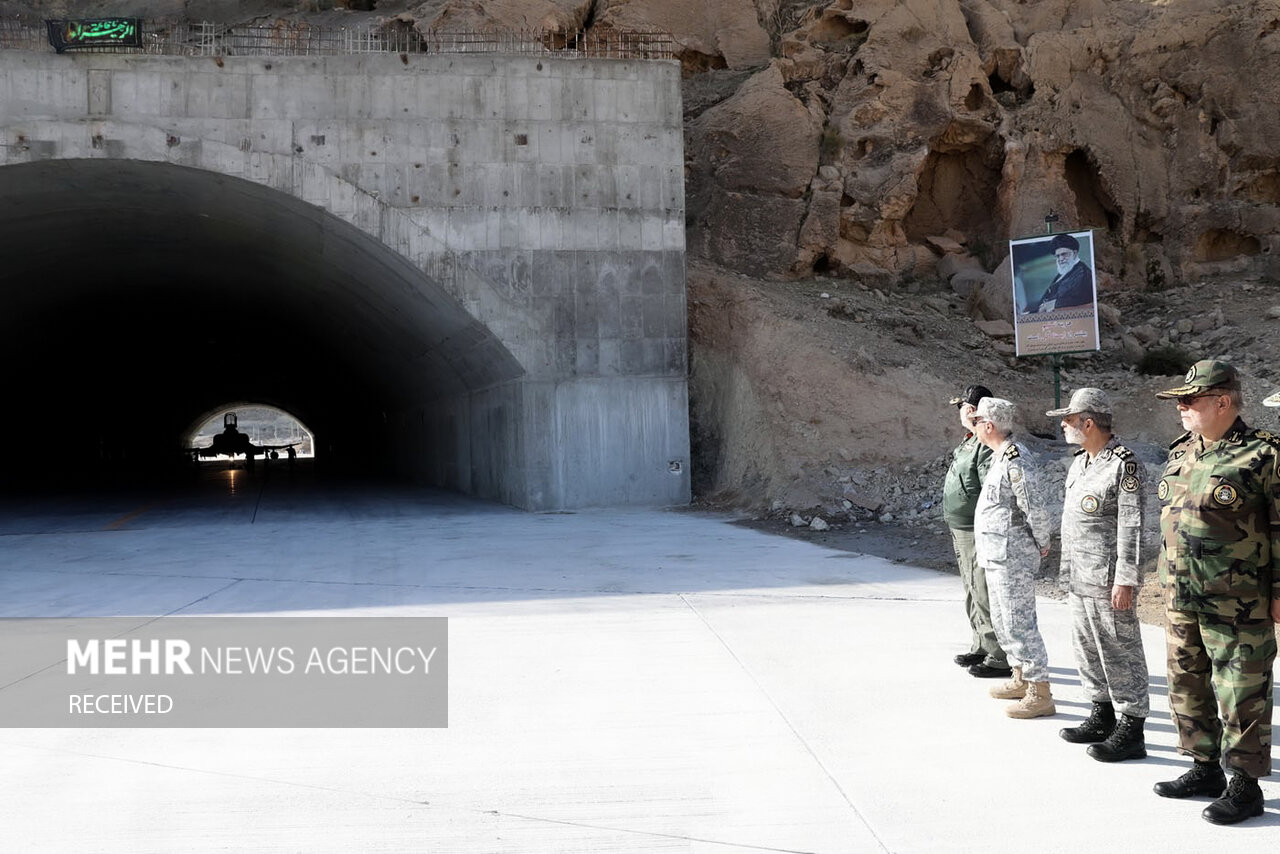 بازدید سرلشکر باقری از پایگاه هوایی عقاب ۴۴ ارتش