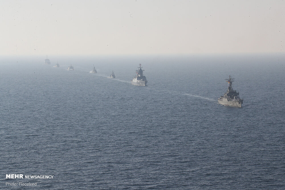 رژه یگان های شرکت کننده در رزمایش مرکب امنیت دریایی 